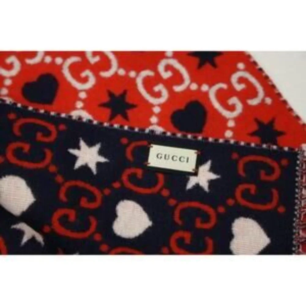 NWT Authentic Gucci GG Hearts Scarf in Red